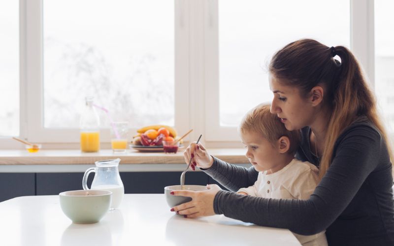 5-makanan-diet-ibu-menyusui-untuk-bayi-alergi-simak-di-sini_5xq.jpg